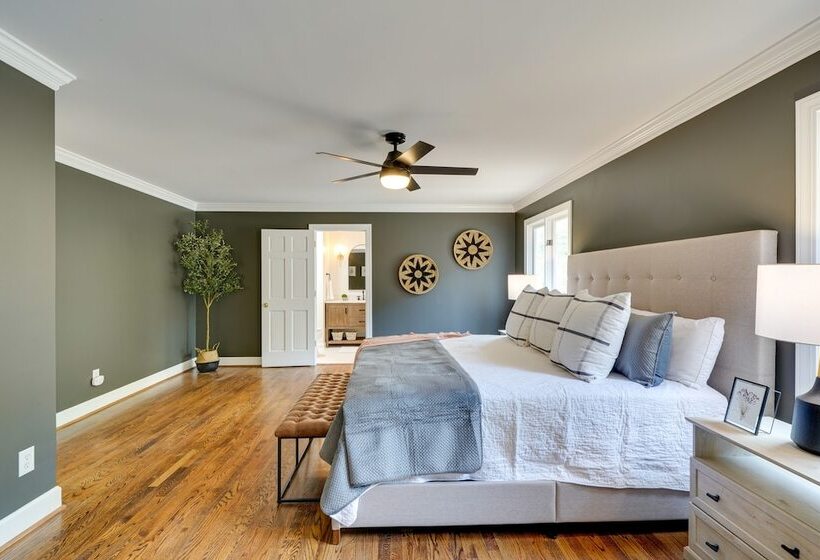 Spacious Waterfront Hyco Lake Retreat W/ Dock!