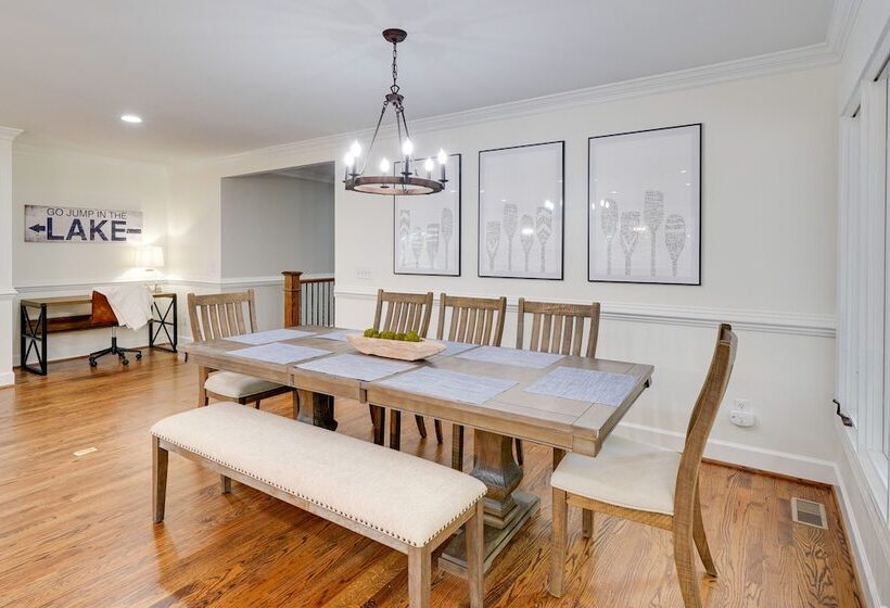 Spacious Waterfront Hyco Lake Retreat W/ Dock!