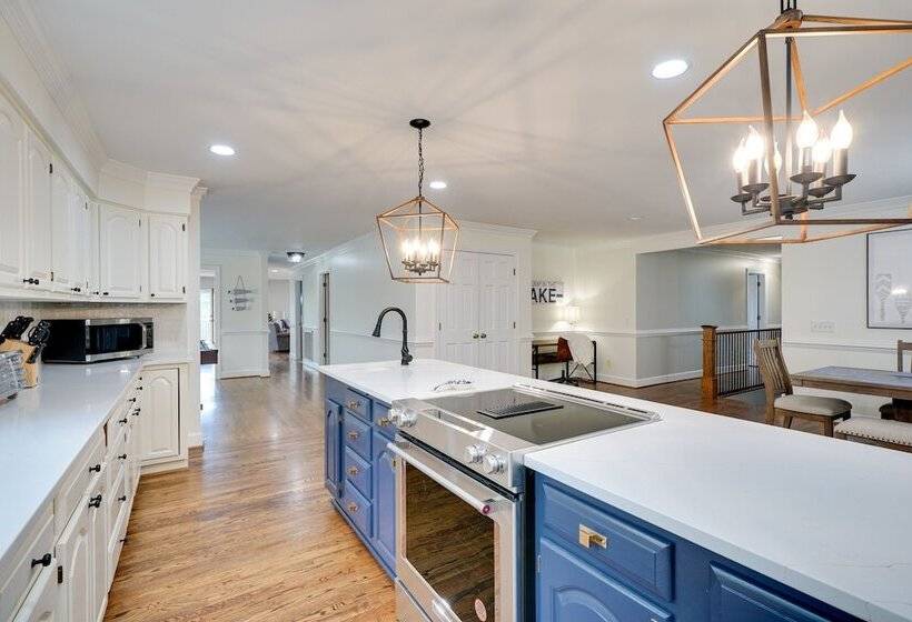 Spacious Waterfront Hyco Lake Retreat W/ Dock!