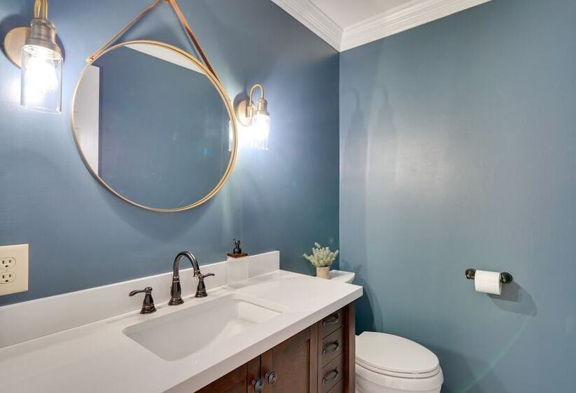 Spacious Waterfront Hyco Lake Retreat W/ Dock!