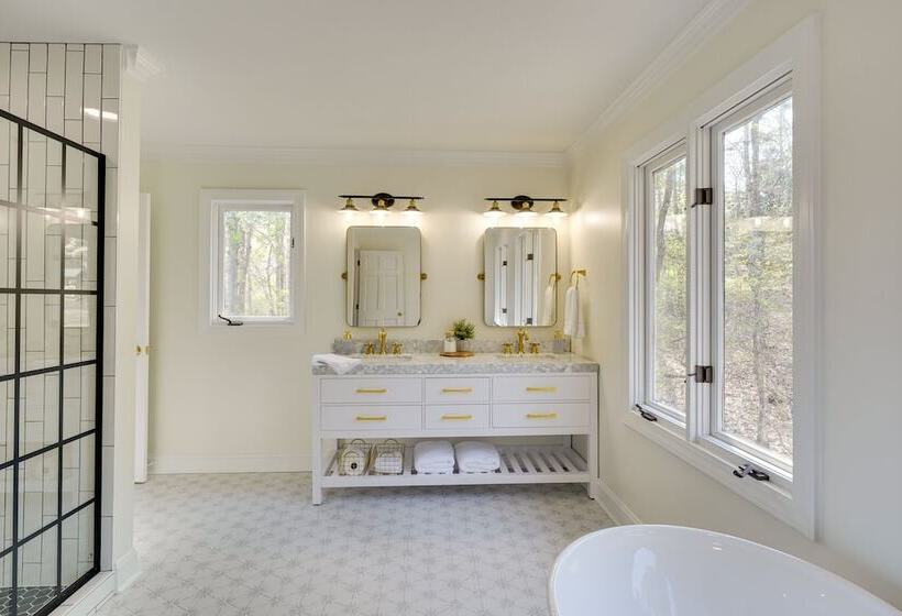 Spacious Waterfront Hyco Lake Retreat W/ Dock!