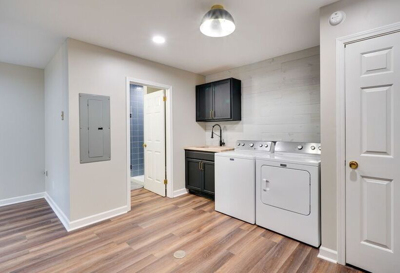 Spacious Waterfront Hyco Lake Retreat W/ Dock!