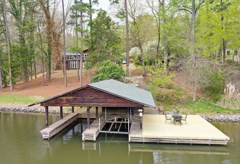 Spacious Waterfront Hyco Lake Retreat W/ Dock!
