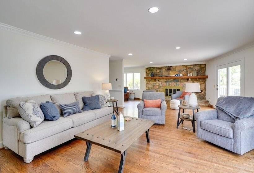 Spacious Waterfront Hyco Lake Retreat W/ Dock!