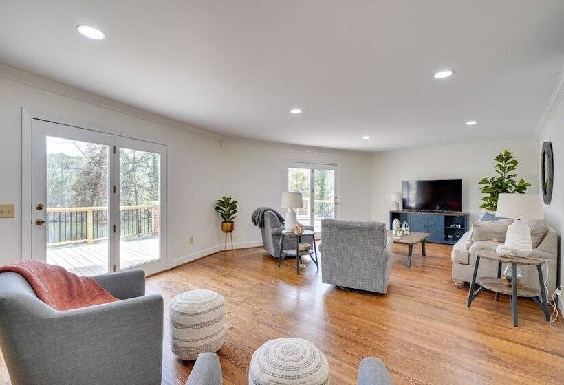 Spacious Waterfront Hyco Lake Retreat W/ Dock!