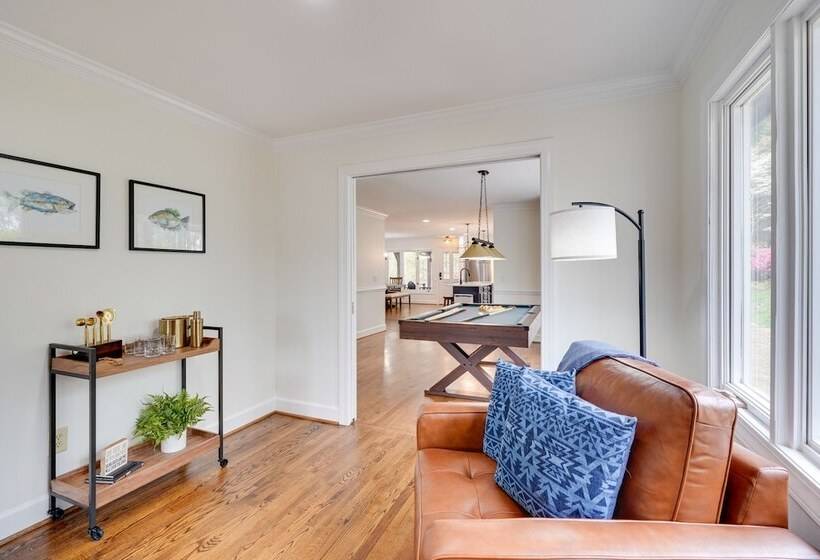 Spacious Waterfront Hyco Lake Retreat W/ Dock!