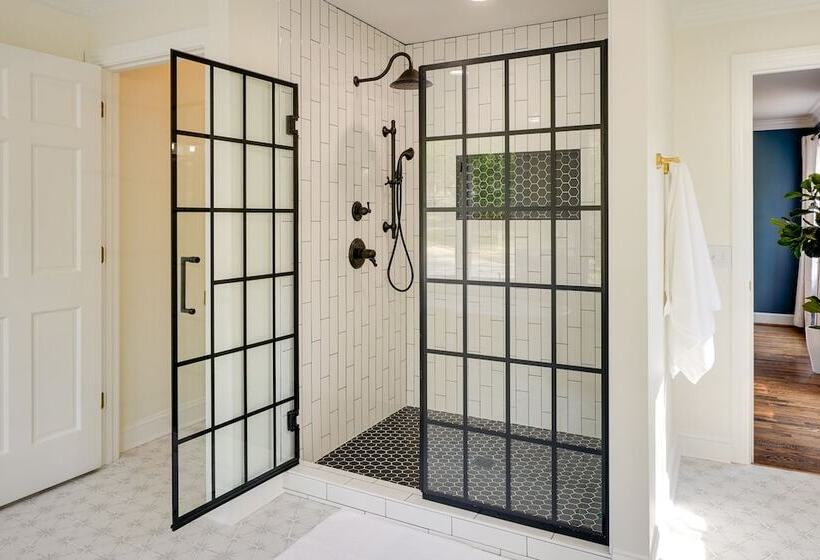 Spacious Waterfront Hyco Lake Retreat W/ Dock!