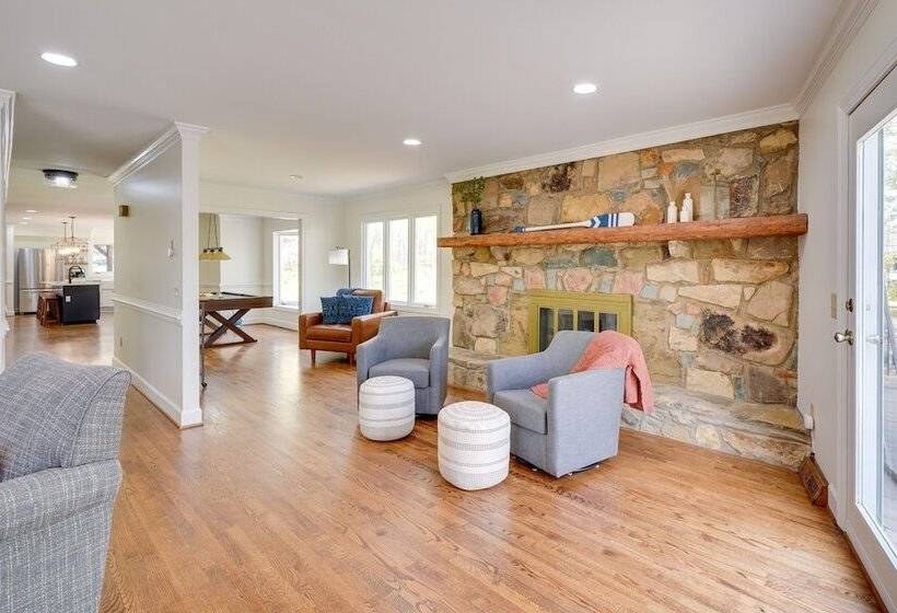 Spacious Waterfront Hyco Lake Retreat W/ Dock!