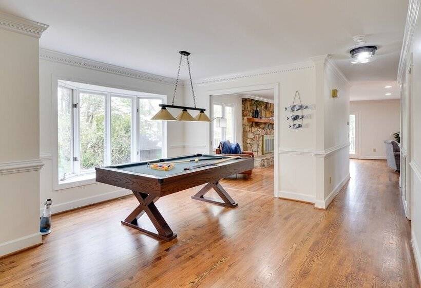 Spacious Waterfront Hyco Lake Retreat W/ Dock!