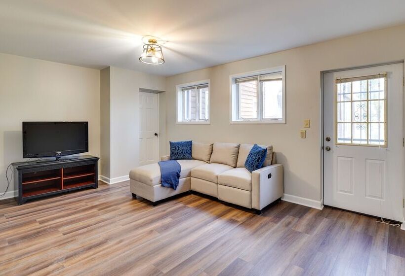 Spacious Waterfront Hyco Lake Retreat W/ Dock!