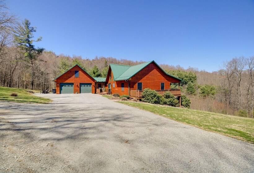 Deck, Gas Grill + Mtn Views: Sparta Cabin Stay!