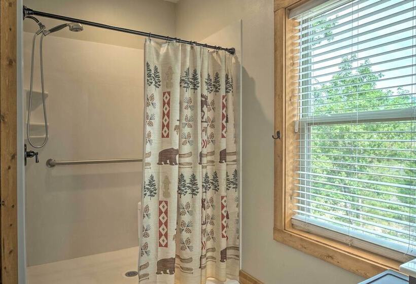 Branson West Cabin W/ Pool Access & Golfing