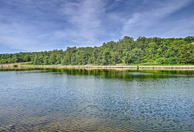Branson West Cabin W/ Pool Access & Golfing