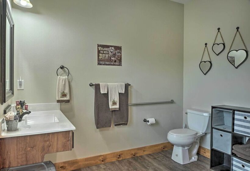 Branson West Cabin W/ Pool Access & Golfing