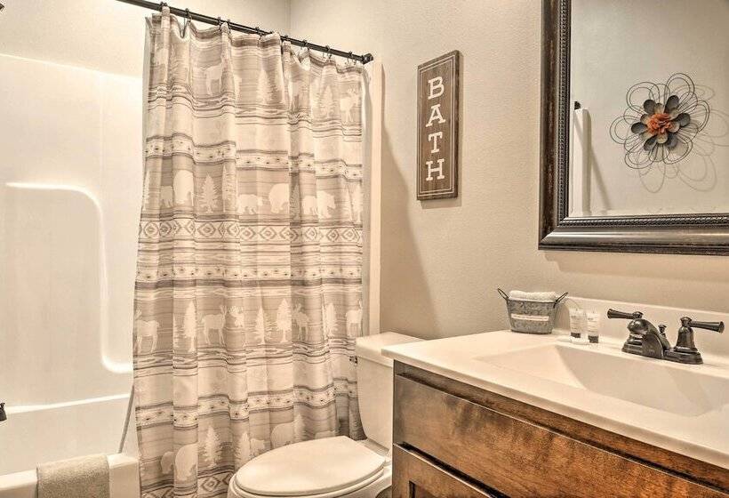 Branson West Cabin W/ Pool Access & Golfing