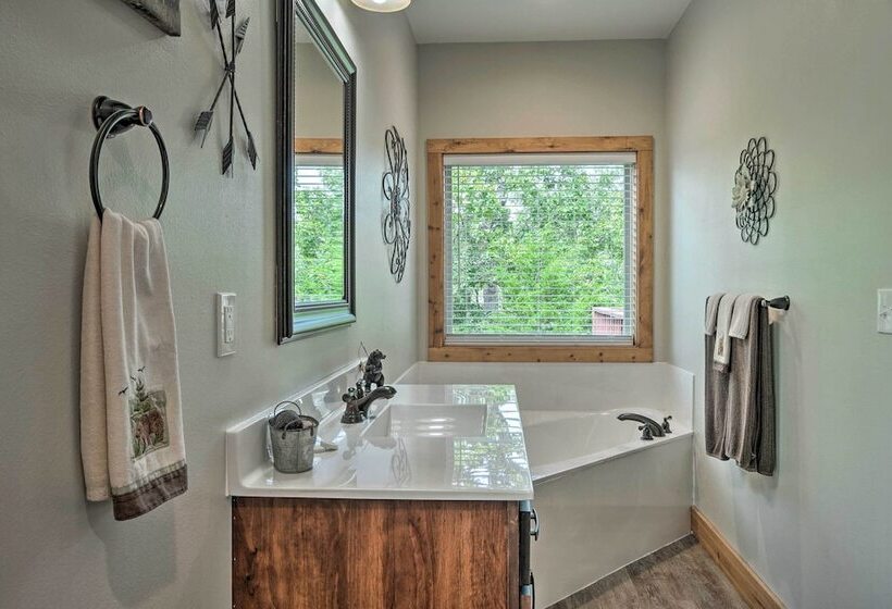 Branson West Cabin W/ Pool Access & Golfing