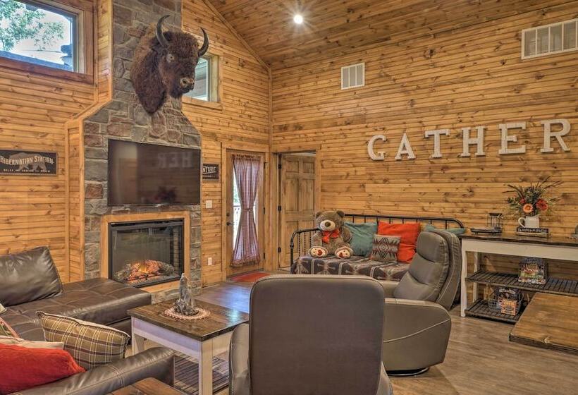 Branson West Cabin W/ Pool Access & Golfing