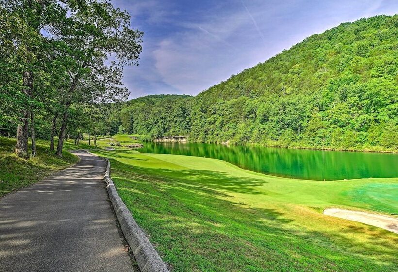 Branson West Cabin W/ Pool Access & Golfing