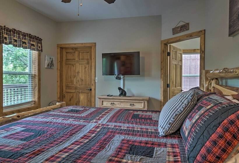 Branson West Cabin W/ Pool Access & Golfing