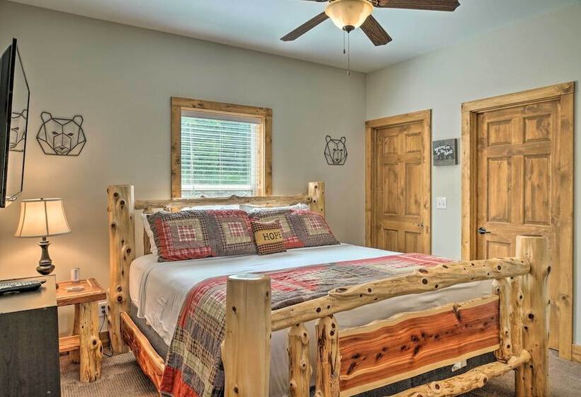 Branson West Cabin W/ Pool Access & Golfing