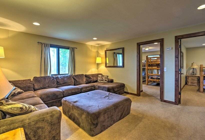 Sprawling Fraser Cabin W/ Private Hot Tub & Deck!