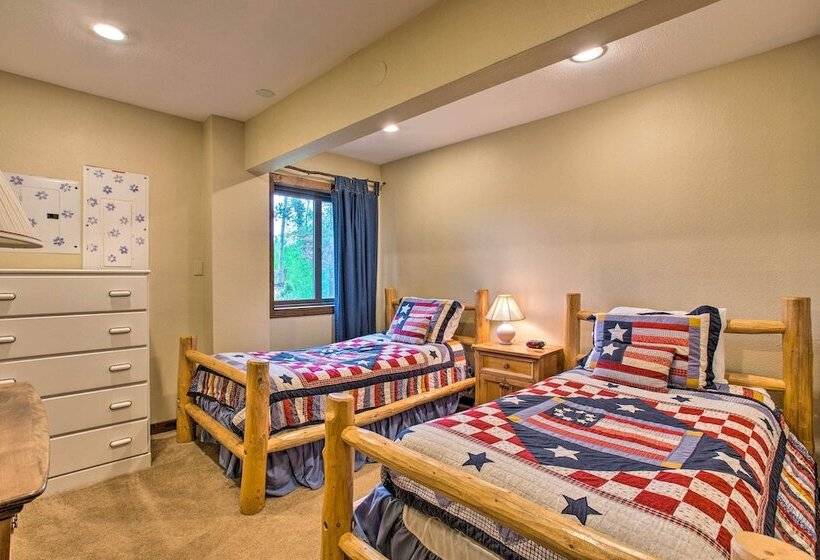 Sprawling Fraser Cabin W/ Private Hot Tub & Deck!