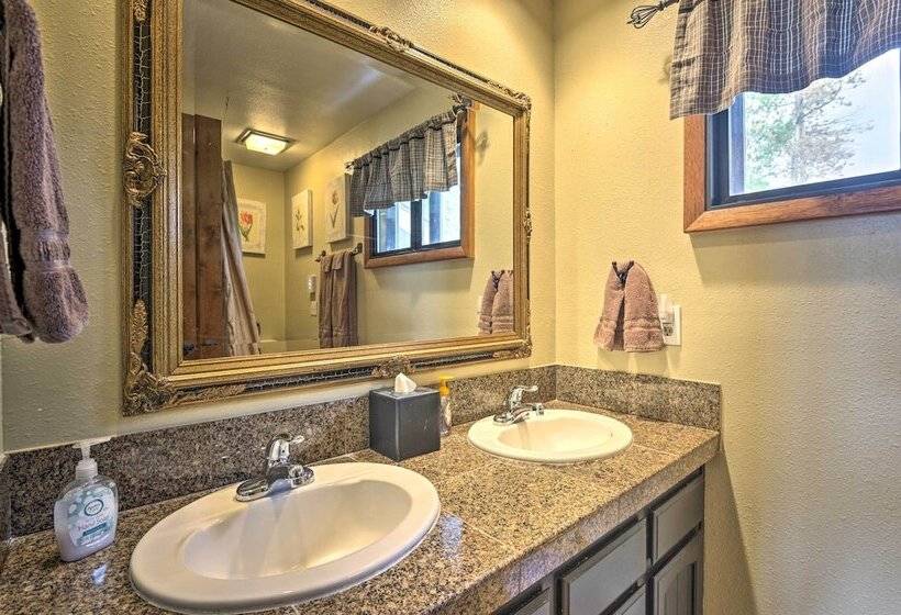 Sprawling Fraser Cabin W/ Private Hot Tub & Deck!