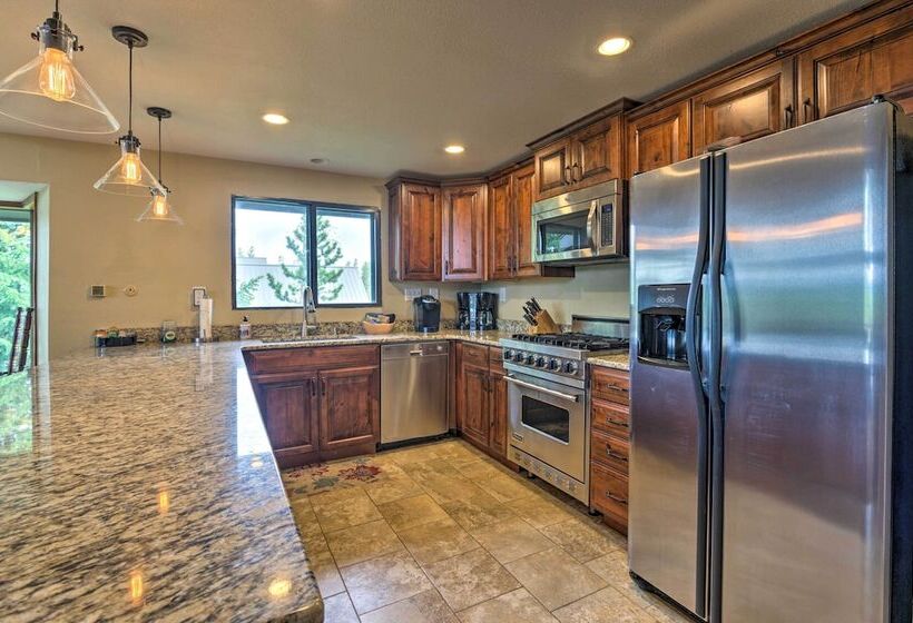 Sprawling Fraser Cabin W/ Private Hot Tub & Deck!