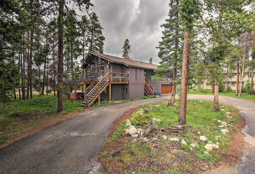 Sprawling Fraser Cabin W/ Private Hot Tub & Deck!