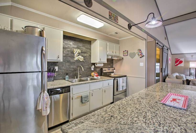 Springfield Riverfront Cabin W/ Boat Dock!