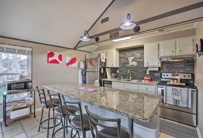 Springfield Riverfront Cabin W/ Boat Dock!