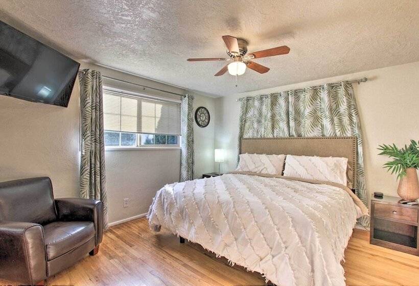 Hot Tub & Theater Room: Tropical Springfield Home