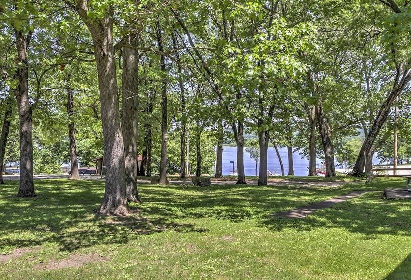 Spruce Haven  Cottage: Walk To Mississippi River!