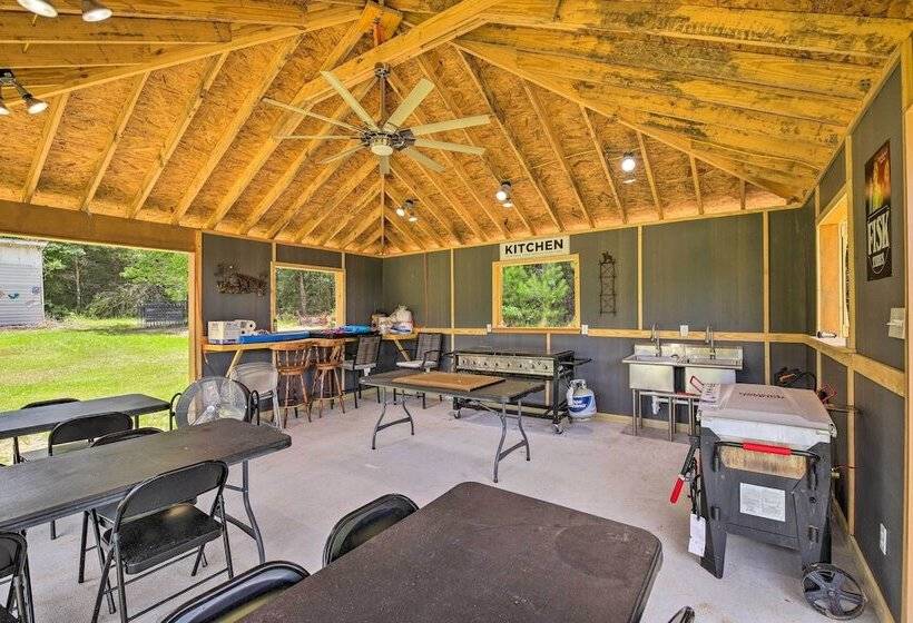 Stylish Woodville Cabin: Fishing Dock Access!