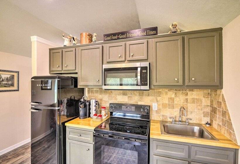 Stylish Woodville Cabin: Fishing Dock Access!