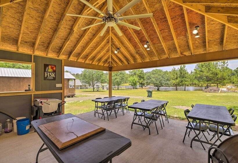 Stylish Woodville Cabin: Fishing Dock Access!