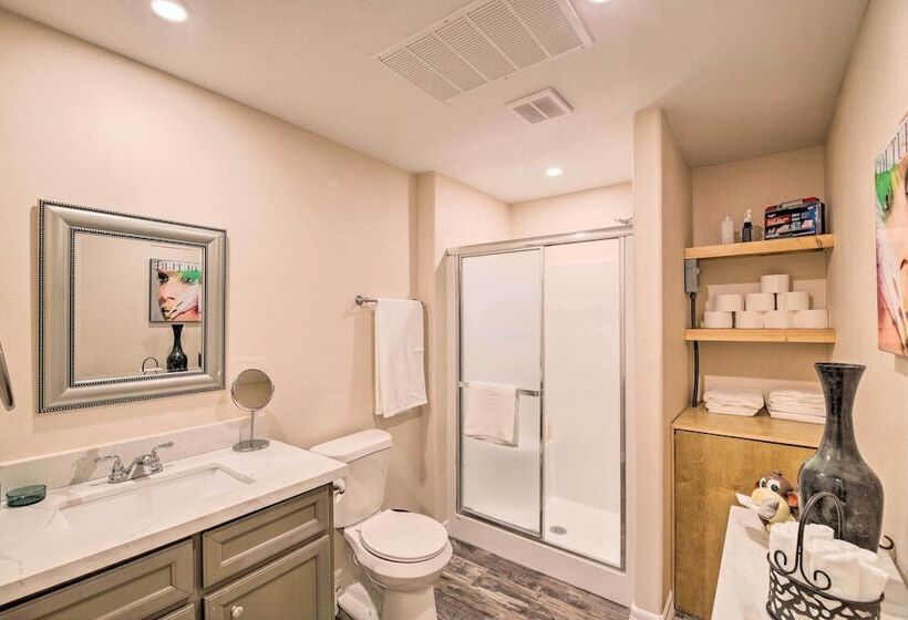 Stylish Woodville Cabin: Fishing Dock Access!