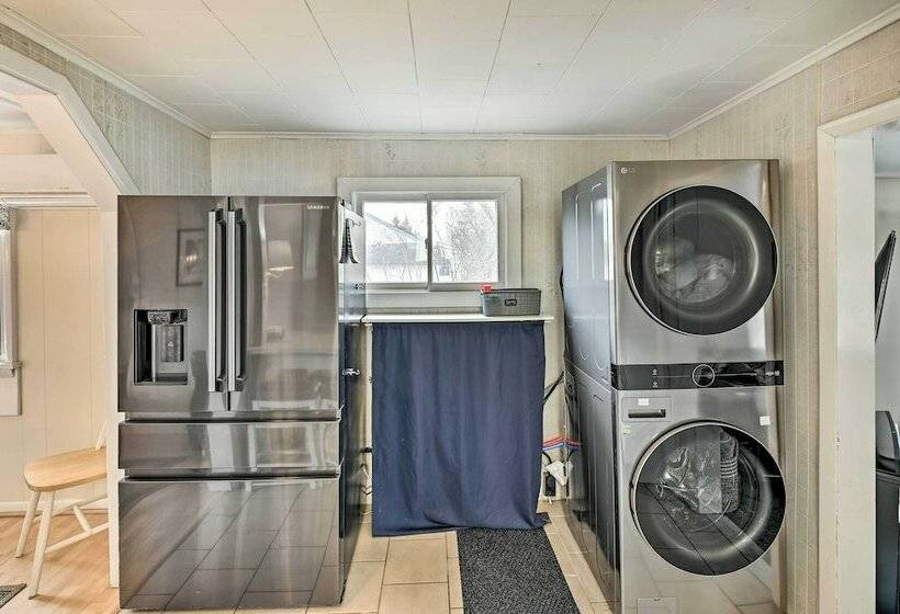 Sunlit Sanctuary  Walk To Skidmore College!