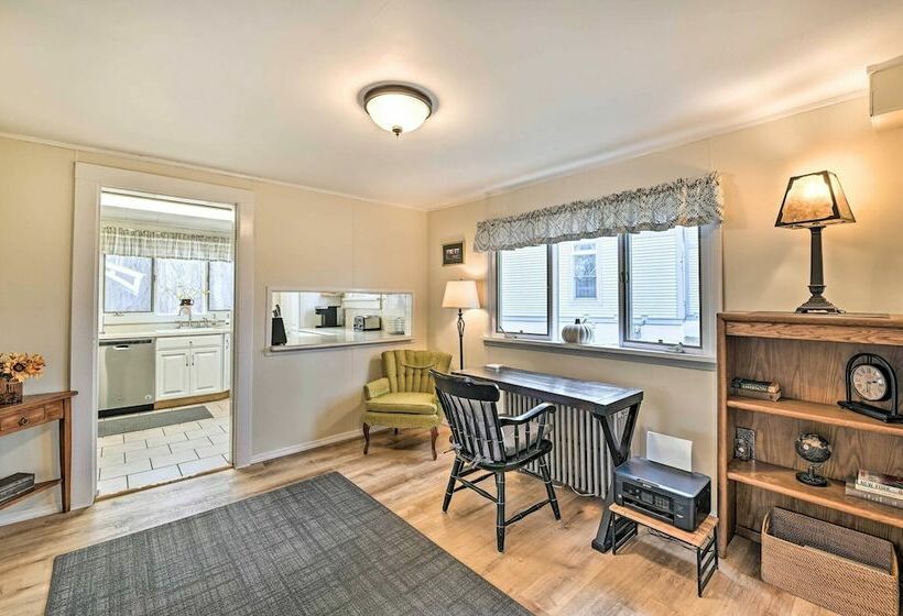 Sunlit Sanctuary  Walk To Skidmore College!