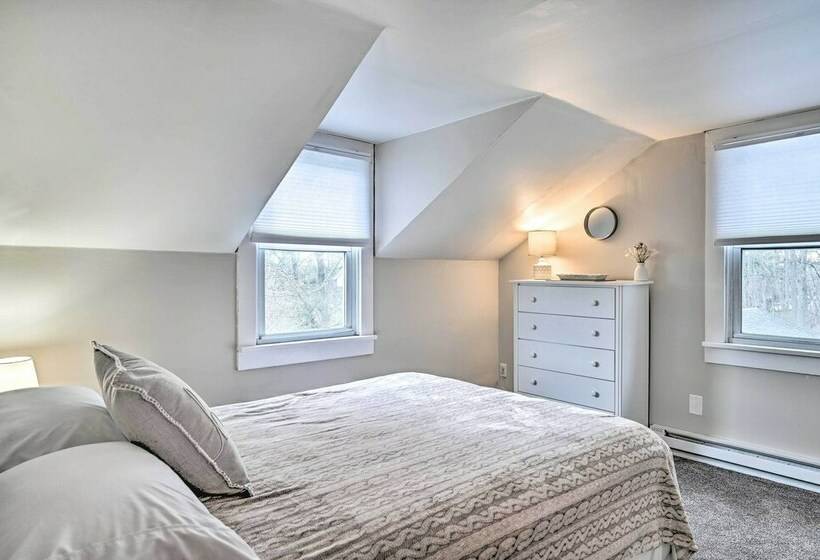 Sunlit Sanctuary  Walk To Skidmore College!