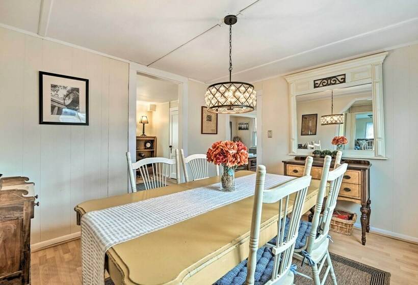 Sunlit Sanctuary  Walk To Skidmore College!