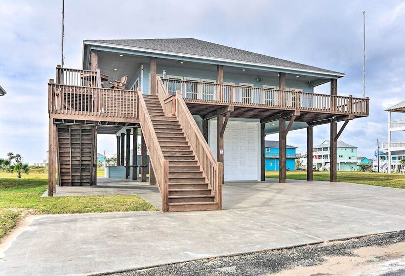 Steps To Shore: Crystal Beach Retreat W/ Deck!
