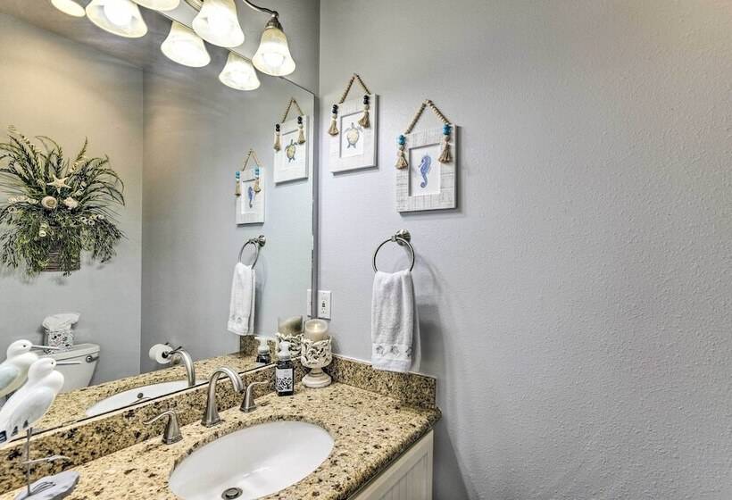 Steps To Shore: Crystal Beach Retreat W/ Deck!