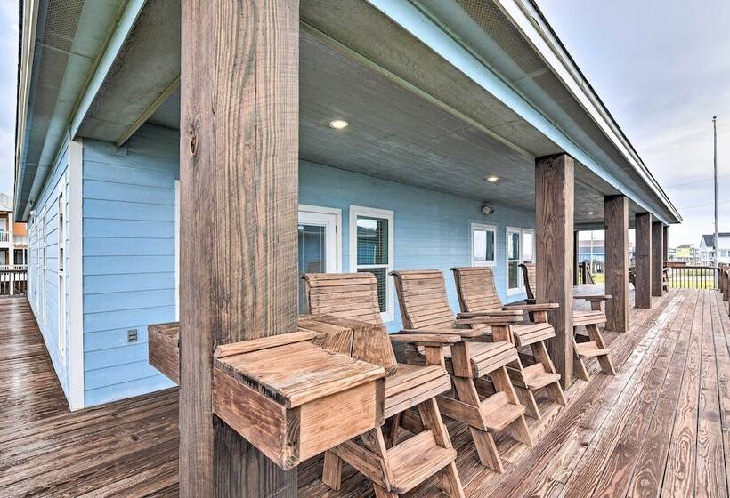 Steps To Shore: Crystal Beach Retreat W/ Deck!