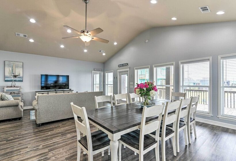 Steps To Shore: Crystal Beach Retreat W/ Deck!