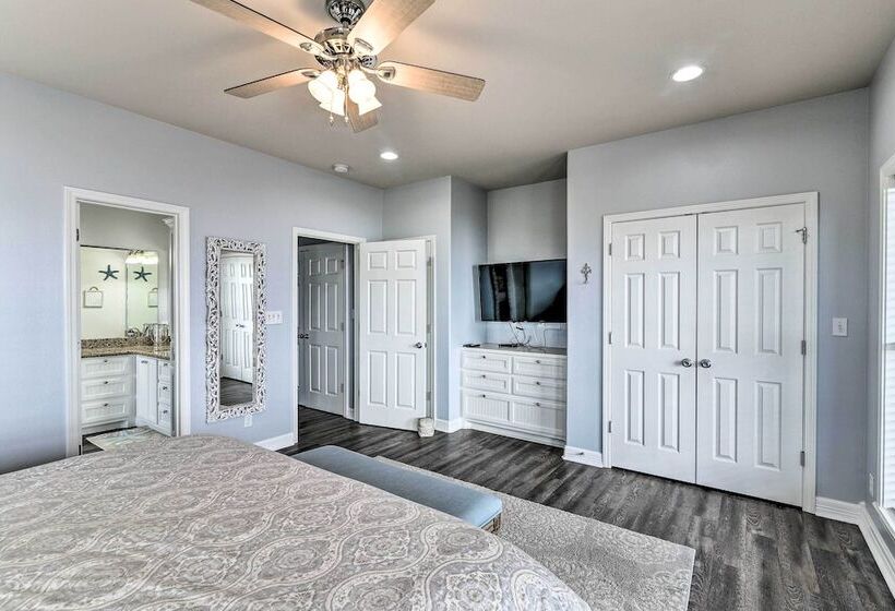 Steps To Shore: Crystal Beach Retreat W/ Deck!