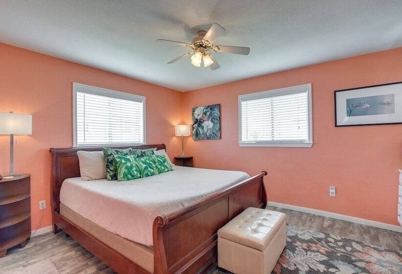 Walk To Gulf: Surfside Beach Home W/ Deck