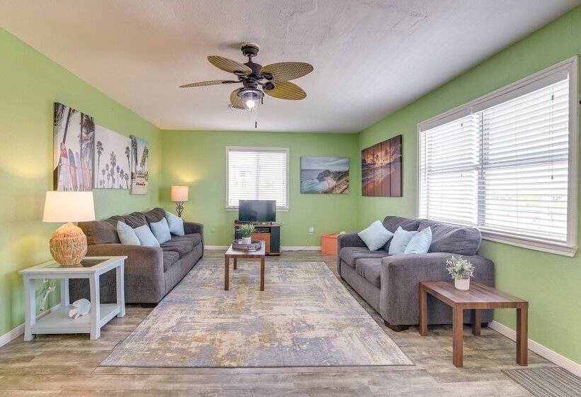 Walk To Gulf: Surfside Beach Home W/ Deck