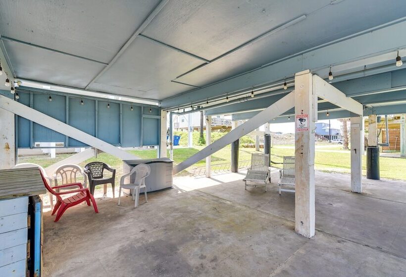 Walk To Gulf: Surfside Beach Home W/ Deck