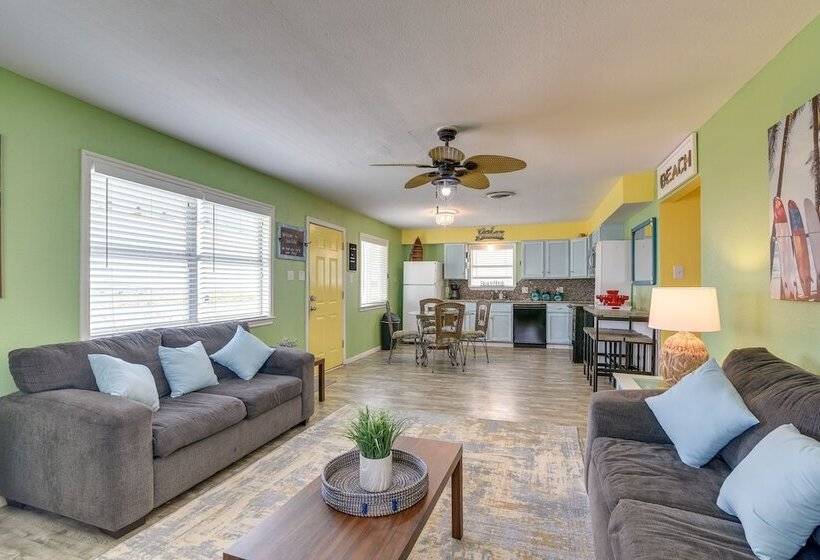 Walk To Gulf: Surfside Beach Home W/ Deck